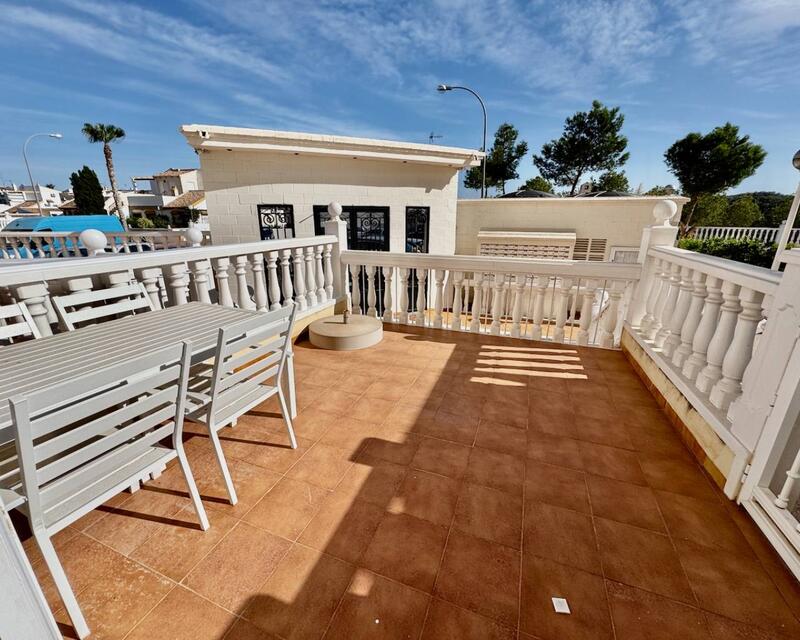 5 bedroom Apartment for sale