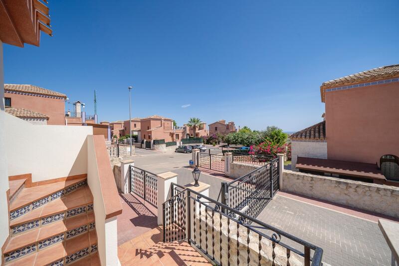 2 bedroom Townhouse for sale