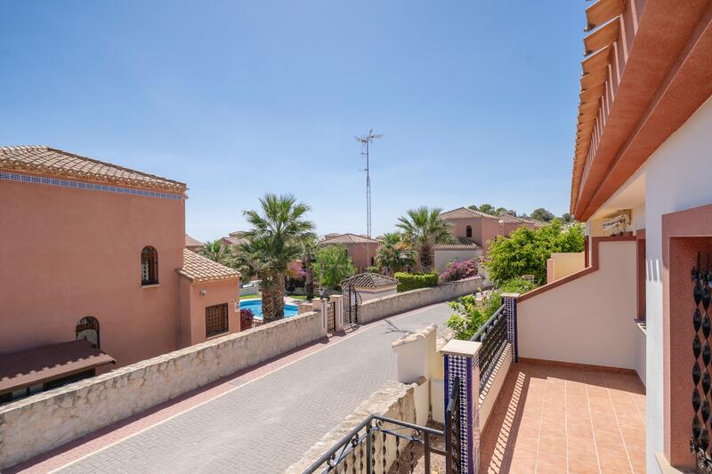 2 bedroom Townhouse for sale