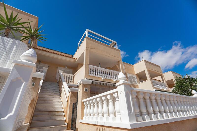 Rekkehus til salgs i Playa Flamenca, Alicante