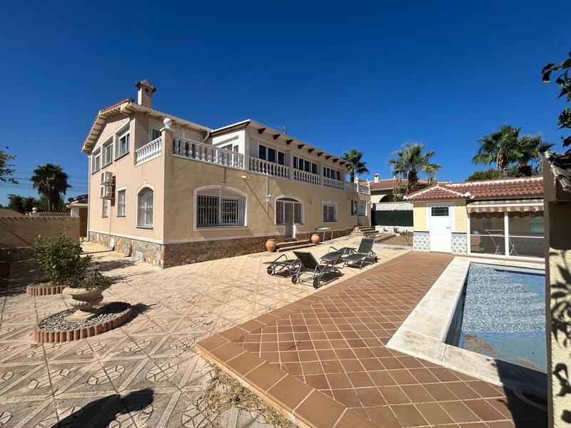 6 Cuarto Villa en venta