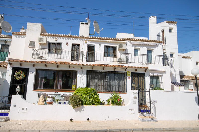 Adosado en venta en Villamartin, Alicante