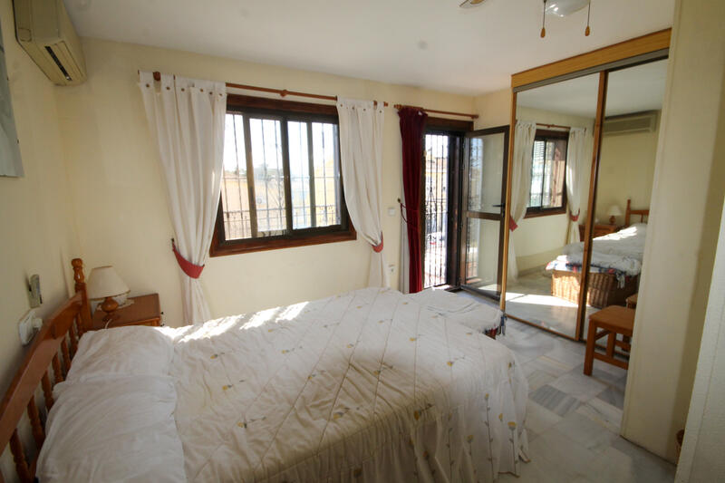 3 slaapkamer Gezinswoning Te koop