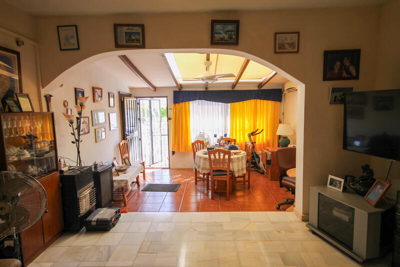 3 slaapkamer Gezinswoning Te koop