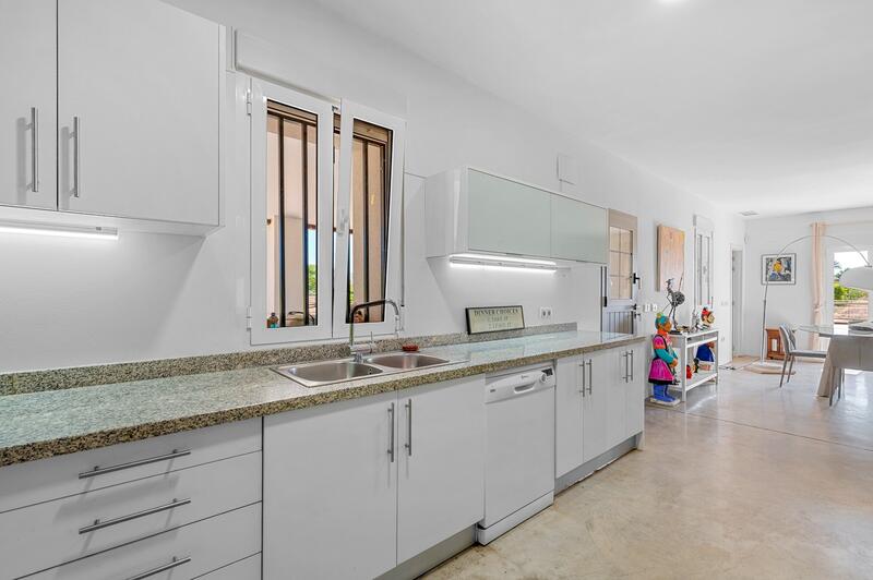 5 bedroom Country House for sale