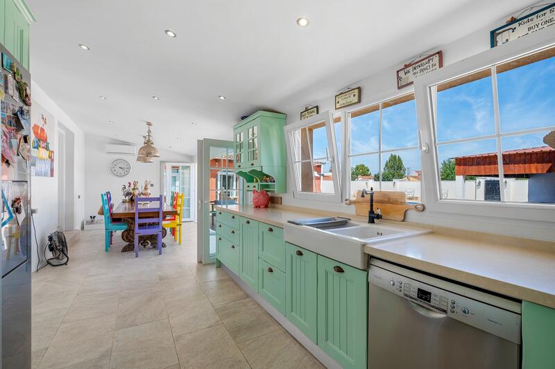 6 bedroom Country House for sale