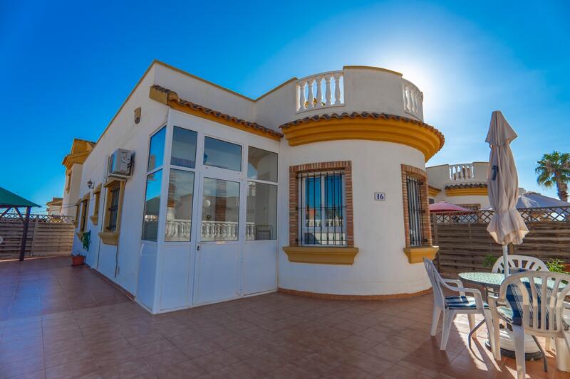 Villa for sale in Guardamar del Segura, Alicante