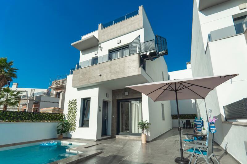 Villa zu verkaufen in Torrevieja, Alicante