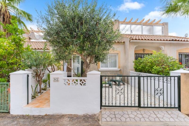 Townhouse for sale in Villamartin, Alicante