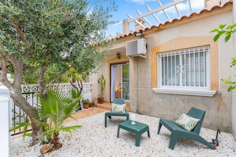 2 bedroom Townhouse for sale