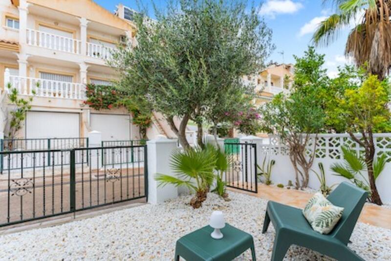 2 bedroom Townhouse for sale