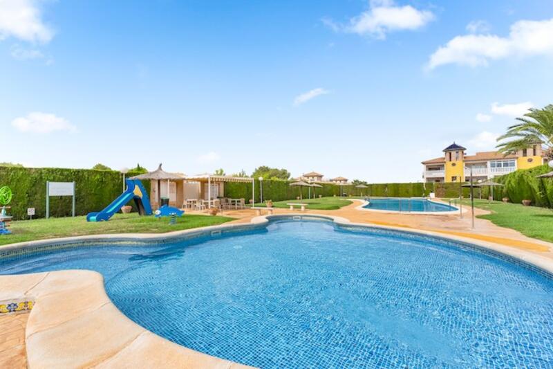 2 bedroom Townhouse for sale