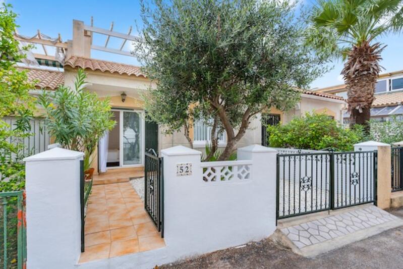 2 bedroom Townhouse for sale