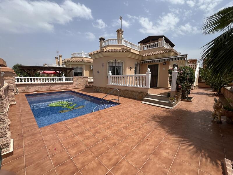 Villa til salgs i Almoradí, Alicante