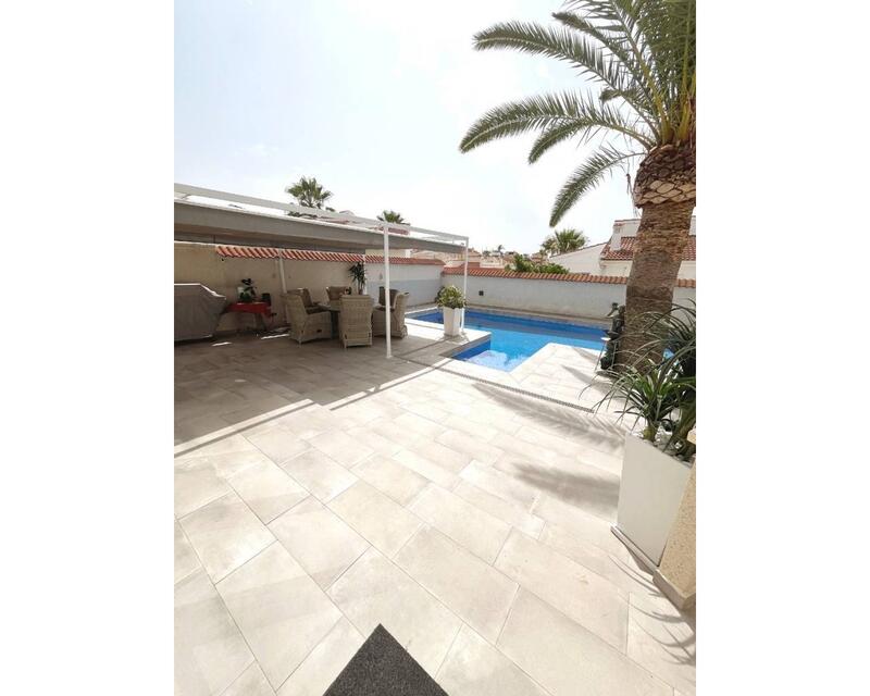 3 slaapkamer Villa Te koop 3 slaapkamer Villa Te koop