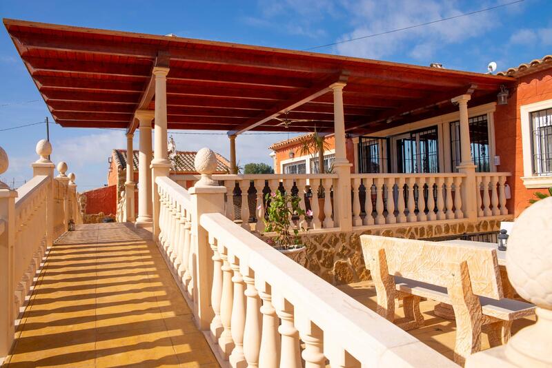 6 bedroom Country House for sale