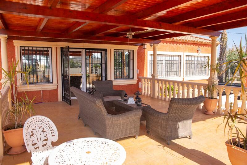 6 bedroom Country House for sale