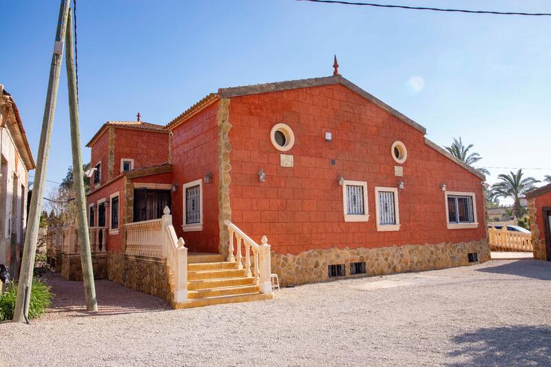 6 bedroom Country House for sale