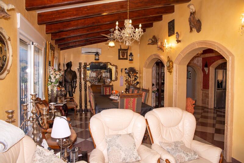 6 bedroom Country House for sale