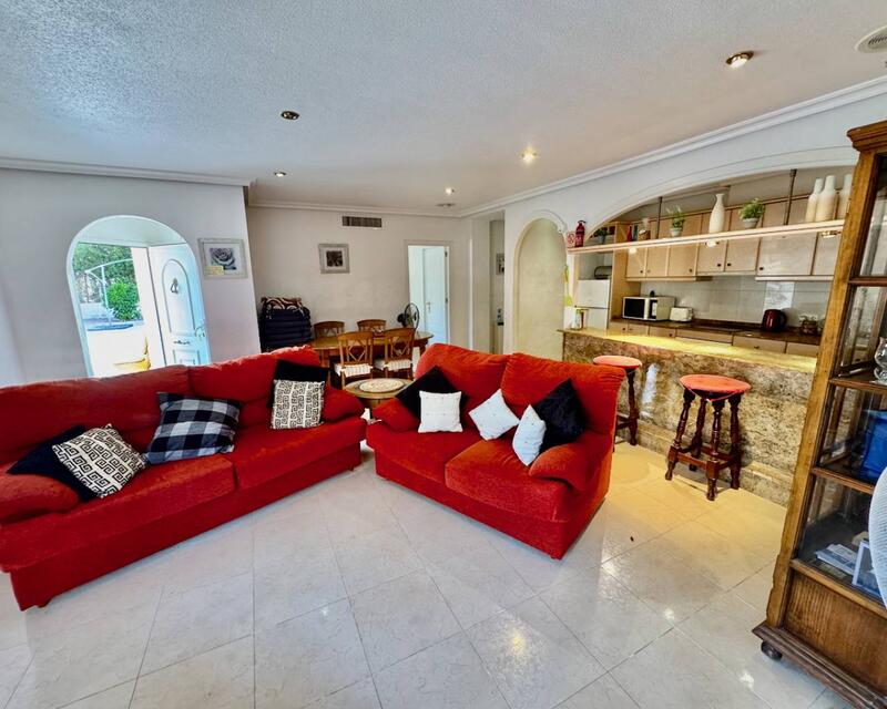 4 спальная комната вилла продается