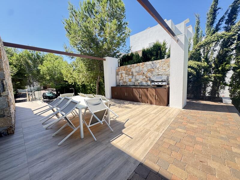 4 спальная комната вилла продается