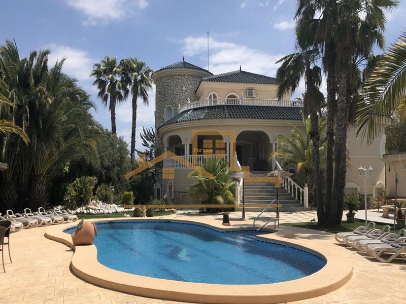7 bedroom Villa for sale