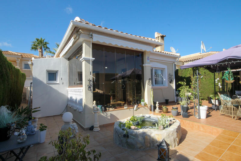 Villa for sale in Villamartin, Alicante