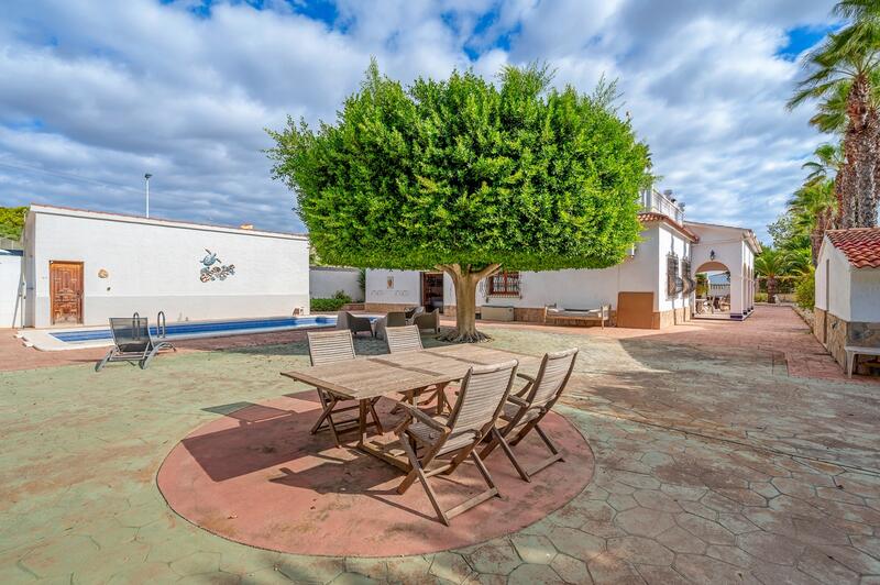 6 Cuarto Villa en venta