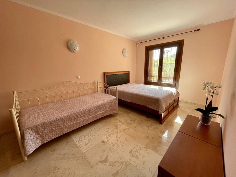 2 slaapkamer Gezinswoning Te koop