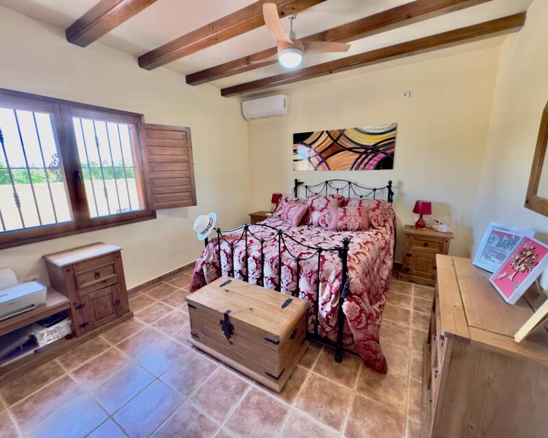 3 slaapkamer Landhuis Te koop 3 slaapkamer Landhuis Te koop