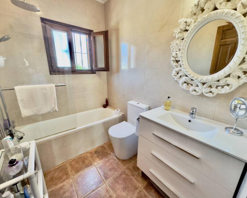 3 slaapkamer Landhuis Te koop 3 slaapkamer Landhuis Te koop