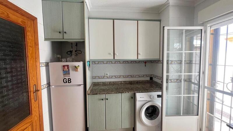 3 slaapkamer Gezinswoning Te koop 3 slaapkamer Gezinswoning Te koop