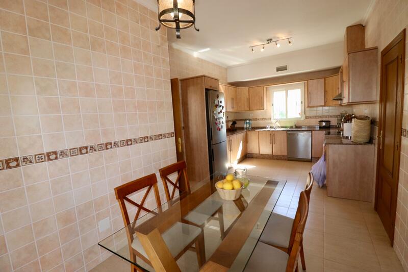 4 slaapkamer Landhuis Te koop 4 slaapkamer Landhuis Te koop