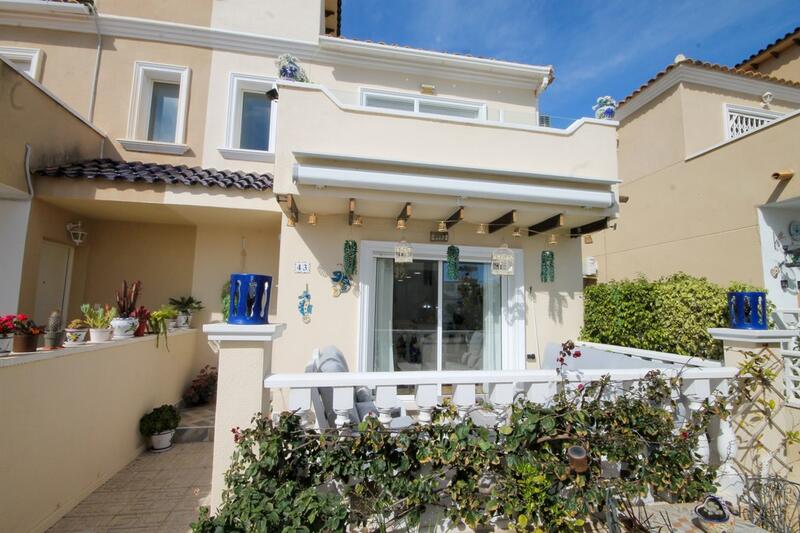 Villa for sale in San Miguel de Salinas, Alicante