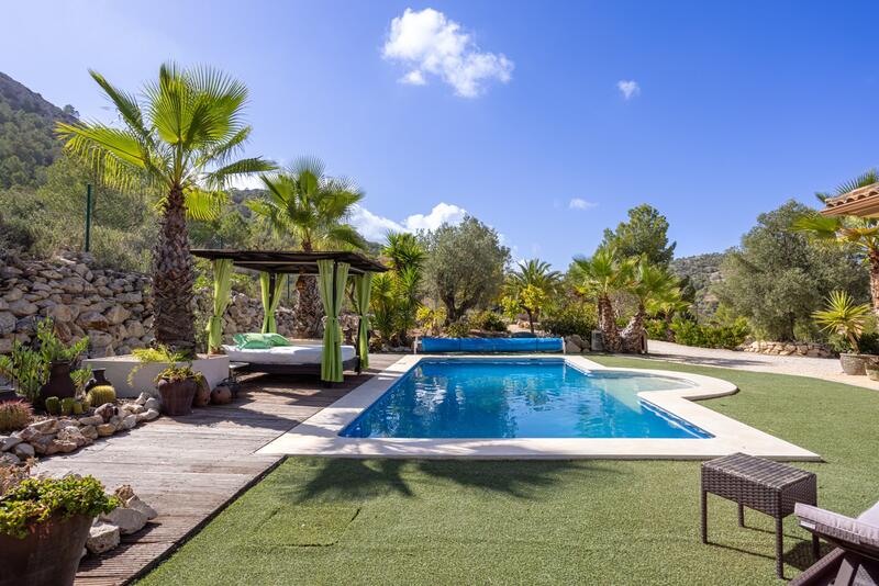 3 bedroom Country House for sale 3 bedroom Country House for sale