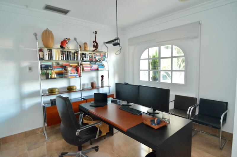 4 Schlafzimmer Villa zu verkaufen 4 Schlafzimmer Villa zu verkaufen