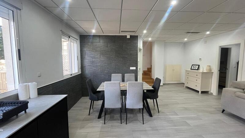 5 Schlafzimmer Stadthaus zu verkaufen