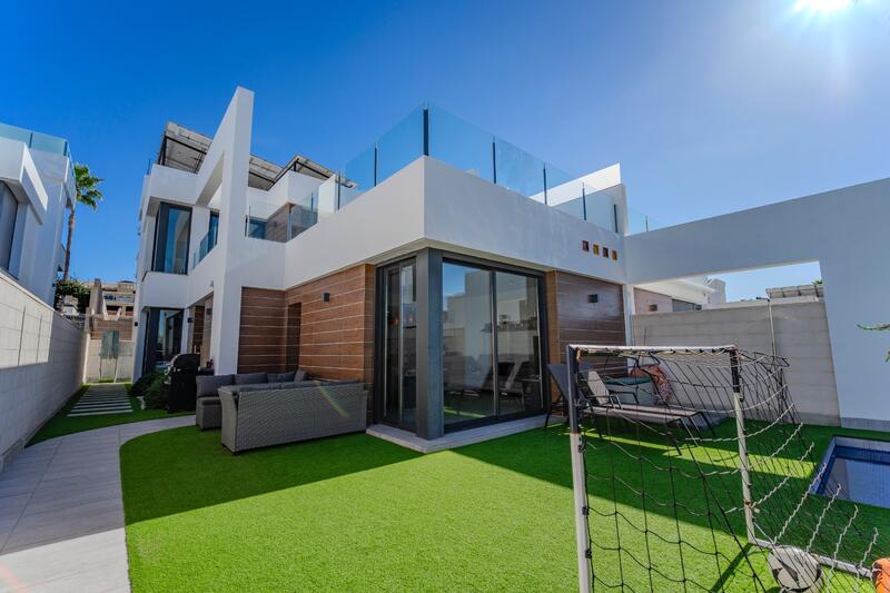 Villa for sale in Benijófar, Alicante