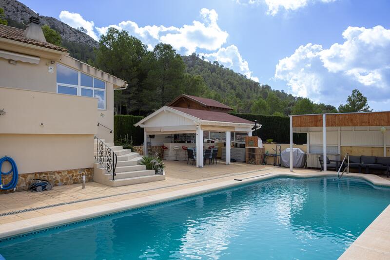 4 bedroom Country House for sale