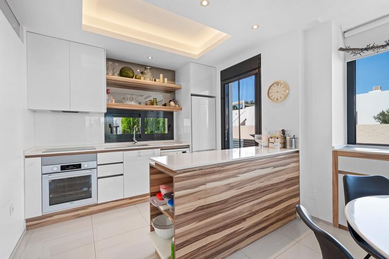 3 bedroom Townhouse for sale