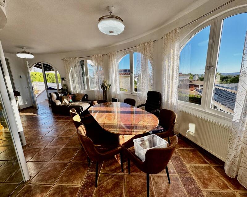 4 Schlafzimmer Villa zu verkaufen