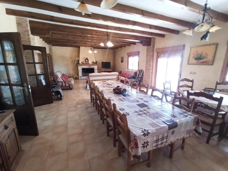 6 bedroom Country House for sale