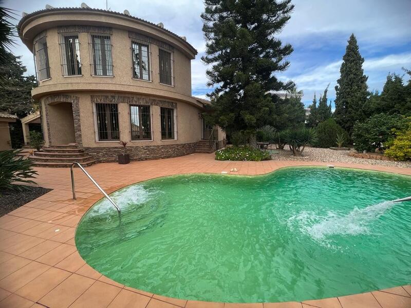 6 bedroom Villa for sale 6 bedroom Villa for sale