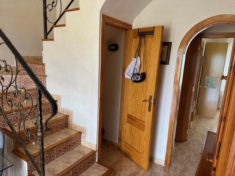 3 slaapkamer Gezinswoning Te koop