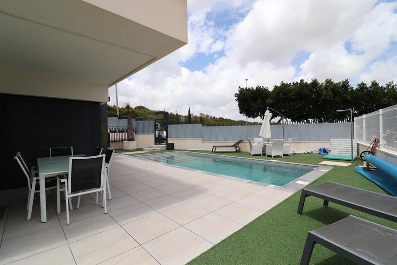 3 Schlafzimmer Villa zu verkaufen 3 Schlafzimmer Villa zu verkaufen