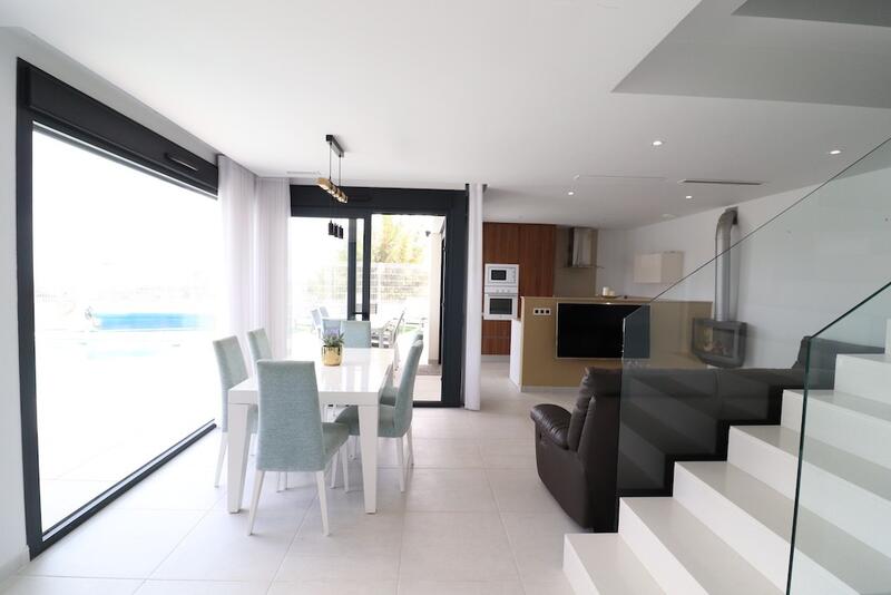 3 Schlafzimmer Villa zu verkaufen 3 Schlafzimmer Villa zu verkaufen