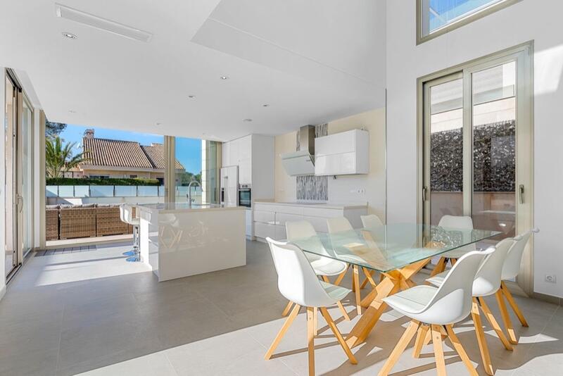 6 bedroom Villa for sale