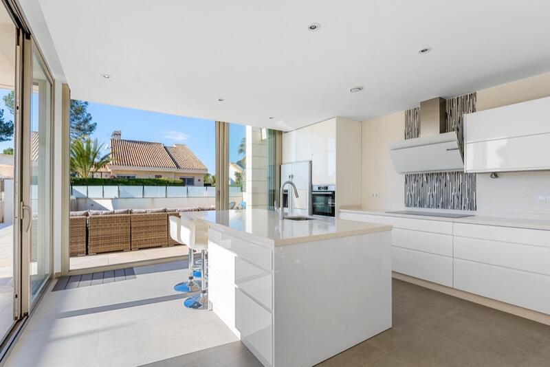 6 bedroom Villa for sale