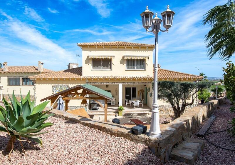 4 slaapkamer Villa Te koop 4 slaapkamer Villa Te koop