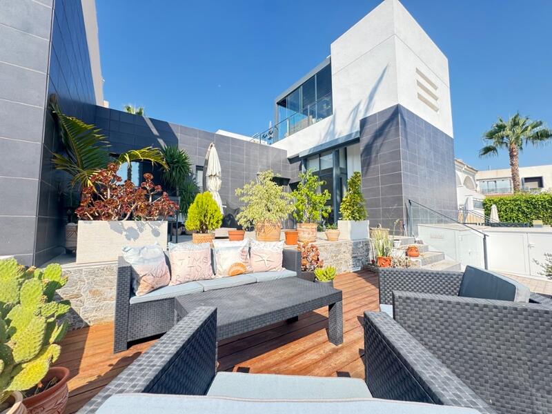 2 bedroom Townhouse for sale